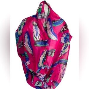 Nordstrom Tasha Circle Scarf - 34 x43 pink blue feather print , polyester